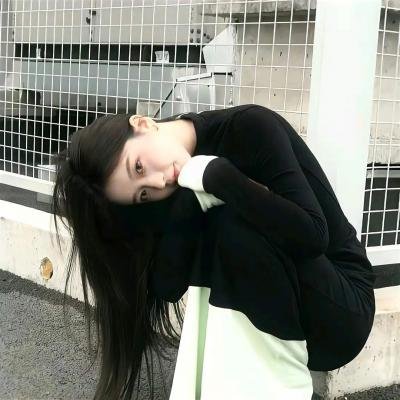 独家爆料：港台老牌艺人与前任深夜同框，好友出面澄清，长达一周
